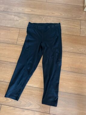 Nike Pro Cropped Black Performance Leggings